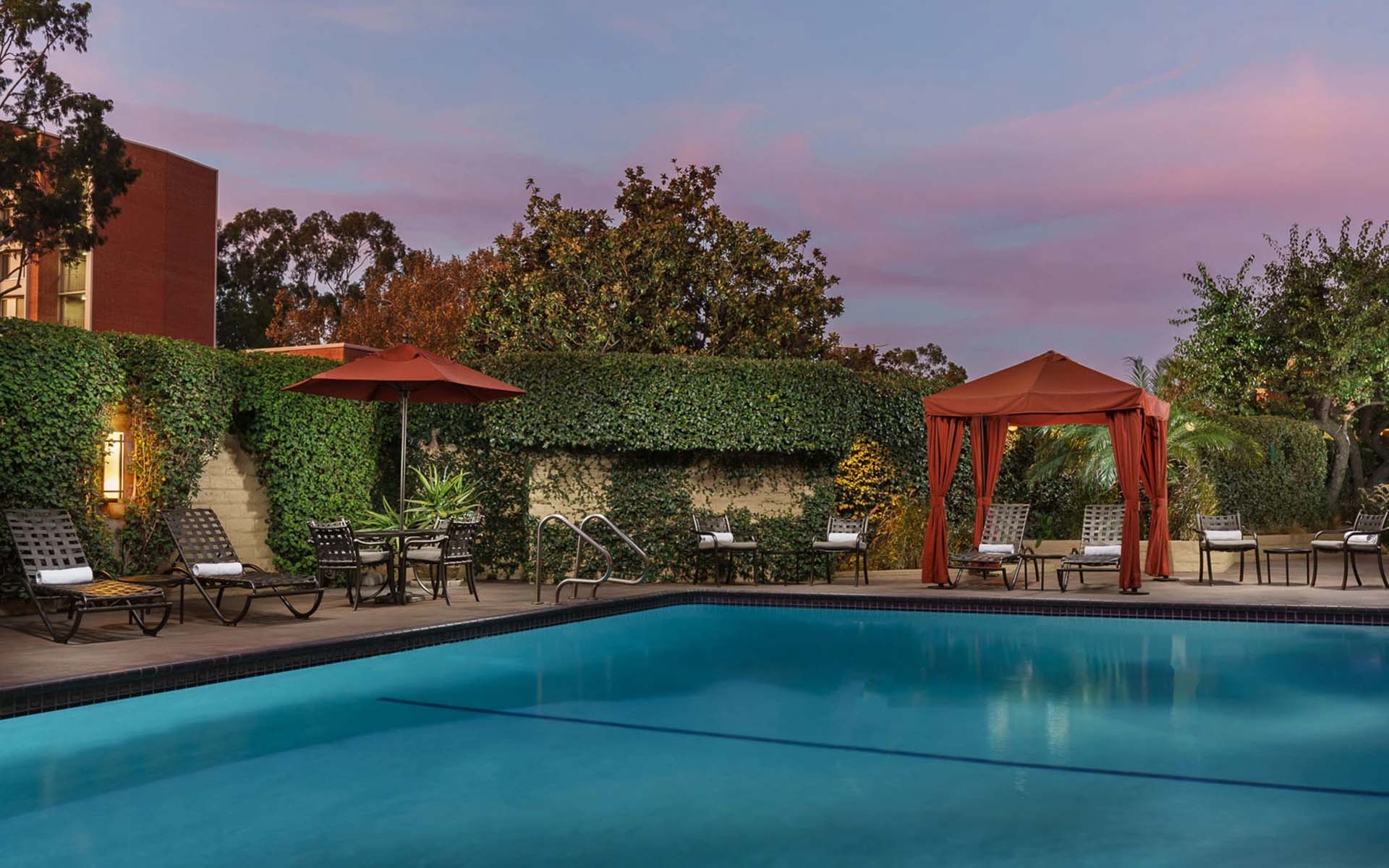 USC Hotel pool
