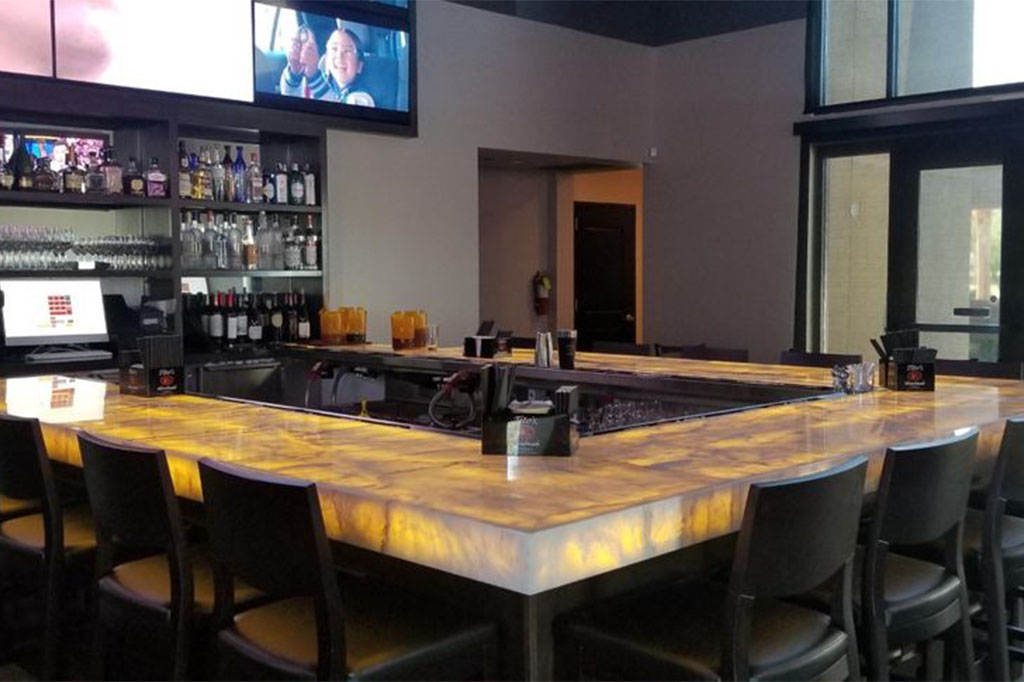 Iron's Club Bar